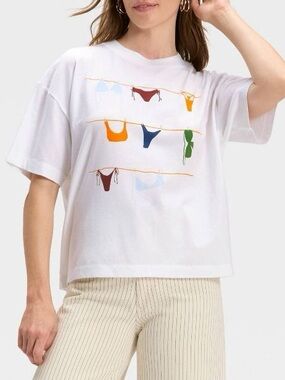 Universal Thread - Women's Short Sleeve Boxy Graphic T-Shirt Size M